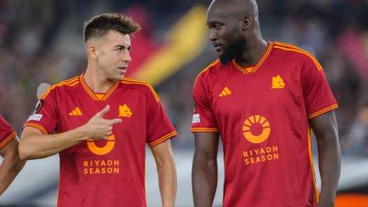 ROME, ITALY - OCTOBER 26: Romelu Lukaku and Stephan El Shaarawy of AS Roma during the UEFA Europa League 2023/24 match between AS Roma and SK Slavia Praha at Stadio Olimpico on October 26, 2023 in Rome, Italy. (Photo by Fabio Rossi/AS Roma via Getty Images)