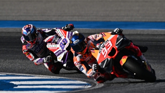 Prima Pramac Racings Spanish rider Jorge Martin (L) chases Repsol Honda Teams Spanish rider Marc Marquez (R) during the practice session of the MotoGP Thailand Grand Prix at the Buriram International Circuit in Buriram on October 27, 2023. (Photo by Lillian SUWANRUMPHA / AFP)