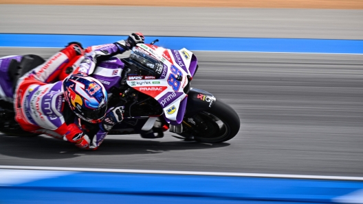 TOPSHOT - Prima Pramac Racings Spanish rider Jorge Martin rides his bike during the first free practice session of the MotoGP Thailand Grand Prix at the Buriram International Circuit in Buriram on October 27, 2023. (Photo by Lillian SUWANRUMPHA / AFP)