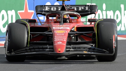 Ferrari's Spanish driver Carlos Sainz races during the second practice session for the Formula One Mexico Grand Prix, at the Hermanos Rodriguez racetrack in Mexico City on October 27, 2023. (Photo by ALFREDO ESTRELLA / AFP)