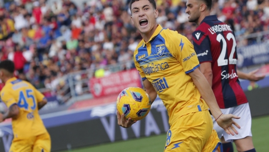 Frosinone's  Matias Soule jubilates after scoring the goal during the Italian Serie A soccer match Bologna FC vs Frosinone Calcio at Renato Dall'Ara stadium in Bologna, Italy, 22  October 2023. ANSA /SERENA CAMPANINI