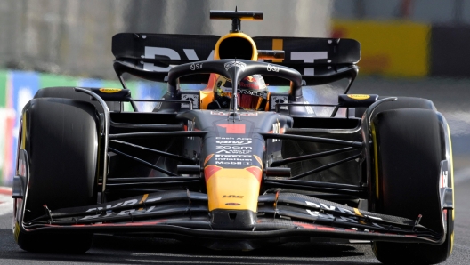 TOPSHOT - Red Bull Racing's Dutch driver Max Verstappen races during the second practice session for the Formula One Mexico Grand Prix at the Hermanos Rodriguez racetrack in Mexico City on October 27, 2023. (Photo by ALFREDO ESTRELLA / AFP)