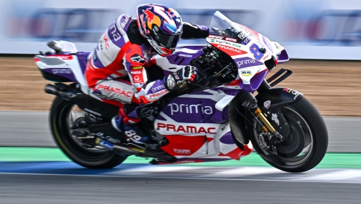 Prima Pramac's Spanish rider Jorge Martin competes during the MotoGP Thailand Grand Prix at the Buriram International Circuit in Buriram on October 29, 2023. (Photo by Lillian SUWANRUMPHA / AFP)