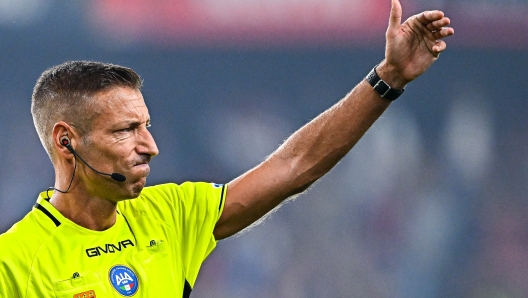 GENOA, ITALY - OCTOBER 27: Referee Davide Massa reacts during the Serie A TIM match between Genoa CFC and US Salernitana at Stadio Luigi Ferraris on October 27, 2023 in Genoa, Italy. (Photo by Simone Arveda/Getty Images)