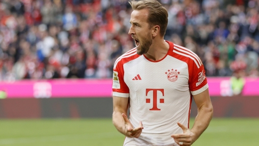 epa10945171 Munich's Harry Kane celebrates after scoring the 1-0 lead during the German Bundesliga soccer match between FC Bayern Munich and SV Darmstadt 98 in Munich, Germany, 28 October 2023.  EPA/RONALD WITTEK CONDITIONS - ATTENTION: The DFL regulations prohibit any use of photographs as image sequences and/or quasi-video.