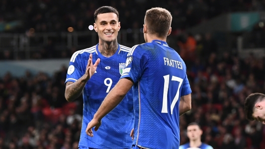 Foto Fabio Ferrari/LaPresse 17 Ottobre 2023 - Londra, Inghilterra - sport, calcio - Inghilterra vs Italia - Qualificazioni Euro 2024 - Group C - Stadio Wembley. Nella foto: Gianluca Scamacca (Italy) , Davide Frattesi (Italy)  October 17, 2023 London, United Kingdom - sport, calcio -England vs Italy -European Qualifiers 2024 - Group C - Wembley Stadium. In the pic: Gianluca Scamacca (Italy) , Davide Frattesi (Italy)