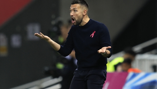 Nice's Italian head coach Francesco Farioli reacts during the French L1 football match between OGC Nice and Marseille OM at the Allianz Riviera Stadium in Nice, southeastern France, on October 21, 2023. (Photo by Valery HACHE / AFP)