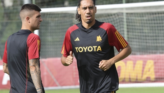 ROME, ITALY - AUGUST 29: AS Roma player Chris Smalling during training session at Centro Sportivo Fulvio Bernardini on August 29, 2023 in Rome, Italy. (Photo by Luciano Rossi/AS Roma via Getty Images)