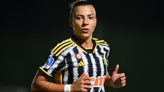 MILAN, ITALY - OCTOBER 07: Arianna Caruso of Juventus in action during the Women Serie A match between AC Milan and Juventus at Vismara PUMA House of Football on October 07, 2023 in Milan, Italy. (Photo by Juventus FC/Juventus FC via Getty Images)