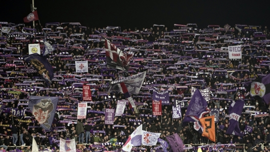 Foto Marco Bucco/LaPresse  04 Gennaio 2023 - Firenze, Italia  Sport, Calcio  Fiorentina vs Monza - Campionato italiano di calcio Serie A TIM 2022/2023 - Stadio Artemio Franchi. Nella foto: i tifosi della Fiorentina in Curva Fiesole  Photo Marco Bucco/LaPresse  January 04, 2023 - Firenze, Italy  Sport, Soccer  Fiorentina vs Monza - Italian Serie A Football Championship 2022/2023 - Artemio Franchi Stadium. In the photo: Fiorentina Fiesole curve supporters