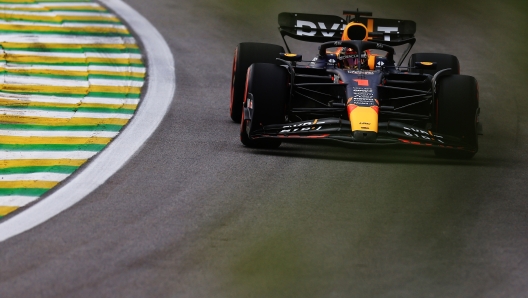 SAO PAULO, BRAZIL - NOVEMBER 03: Max Verstappen of the Netherlands driving the (1) Oracle Red Bull Racing RB19 on track during qualifying ahead of the F1 Grand Prix of Brazil at Autodromo Jose Carlos Pace on November 03, 2023 in Sao Paulo, Brazil. (Photo by Buda Mendes/Getty Images)