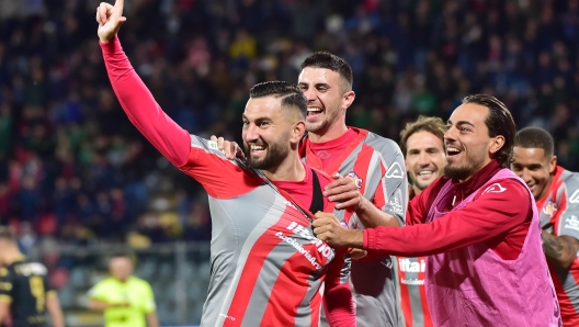 Foto Giuseppe Zanardelli/LaPresse 5 Novembre 2023 - Cremona, Italia - sport, calcio - Cremonese vs Spezia - Campionato italiano di calcio Serie BKT 2023/2024 - Stadio Giovanni Zini. Nella foto: 3-0 esultanza gol Massimo Coda

November 5, 2023 Cremona, Italy - sport, soccer - Cremonese vs Spezia - Italian Serie BKT Football Championship 2023/2024 - Giovanni Zini Stadium. In the pic: 3-0 esultanza gol Massimo Coda