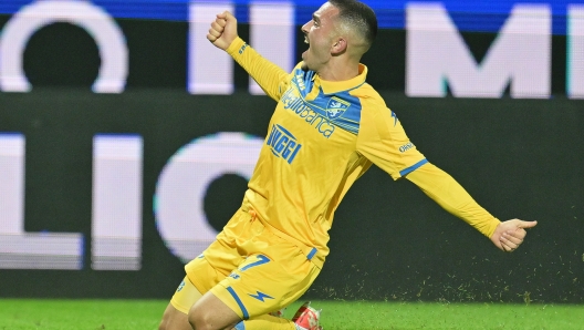 Foto Alfredo Falcone/LaPresse 06 Novembre 2023 - Frosinone, Italia - sport, calcio - Frosinone vs Empoli - Campionato italiano di calcio Serie A TIM 2023/2024 - Stadio Olimpico. Nella foto: esultanza Arijon Ibrahimovic (27 Frosinone Calcio)  Foto Alfredo Falcone/LaPresse November 06, 2023 Frosinone, Italy - sport, soccer - Frosinone vs Empoli - Italian Serie A Football Championship 2023/2024 - Olimpic Stadium. In the pic: Arijon Ibrahimovic (27 Frosinone Calcio) celebrates after scores