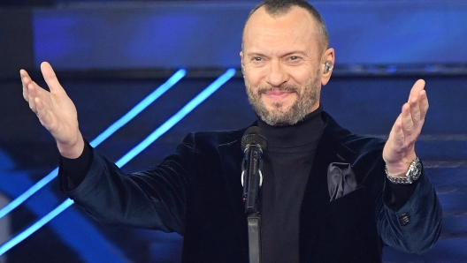 Italian singer Biagio Antonacci performs on stage at the Ariston theatre during the 70th Sanremo Italian Song Festival, Sanremo, Italy, 08 February 2020. The festival runs from 04 to 08 February. ANSA/ETTORE FERRARI