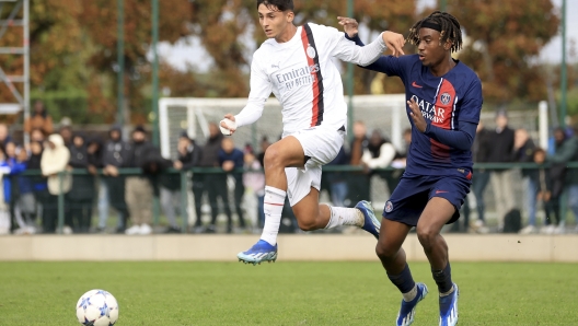 PARIS, FRANCE - OCTOBER 25: Alessandro Bonomi of AC Milan in action during the UEFA Youth League Group F football match between Paris Saint-Germain and AC Milan on October 25, 2023 in Paris, France. (Photo by Giuseppe Cottini/AC Milan via Getty Images)