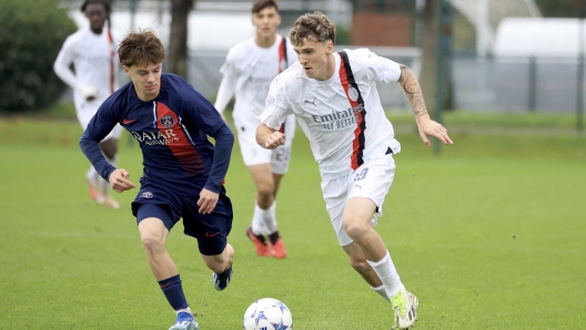 PARIS, FRANCE - OCTOBER 25: Alejandro Jimenez Sanchez of AC Milan in action during the UEFA Youth League Group F football match between Paris Saint-Germain and AC Milan on October 25, 2023 in Paris, France. (Photo by Giuseppe Cottini/AC Milan via Getty Images)