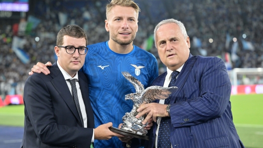 Foto Alfredo Falcone/LaPresse 23 Settembre 2023 - Roma, Italia - sport, calcio - Lazio vs Monza - Campionato italiano di calcio Serie A TIM 2023/2024 - Stadio Olimpico. Nella foto: Enrico Lotito Ciro Immobile (17 SS Lazio) Claudio Lotito

Foto Alfredo Falcone/LaPresse September 23, 2023 Rome, Italy - sport, soccer - Lazio vs Monza - Italian Serie A Football Championship 2023/2024 - Olimpic Stadium. In the pic: Enrico Lotito Ciro Immobile (17 SS Lazio) Claudio Lotito