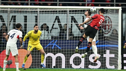 TOPSHOT - AC Milan's French forward #09 Olivier Giroud scores the team's second goal during the UEFA Champions League 1st round group F football match between AC Milan and Paris Saint-Germain at the San Siro stadium in Milan on November 7, 2023. (Photo by GABRIEL BOUYS / AFP)