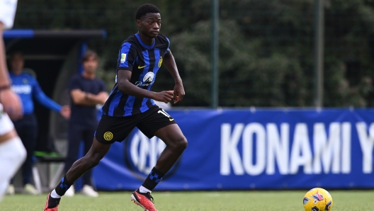 MILAN, ITALY - OCTOBER 21: Issiaka Kamatè of FC Internazionale U19 in action during the Primavera 1 match between FC Internazionale U19 and US Sassuolo U19 at Konami Youth Development Center on October 21, 2023 in Milan, Italy. (Photo by Mattia Pistoia - Inter/Inter via Getty Images)