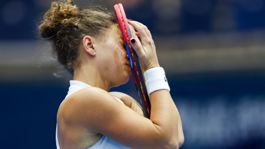 SEVILLE, SPAIN - NOVEMBER 08: Jasmine Paolini of Team Italy reacts after missing a shot during the Billie Jean King Cup Finals group stage match between France and Italy at Estadio de La Cartuja on November 08, 2023 in Seville, Spain. (Photo by Matt McNulty/Getty Images for ITF) *** BESTPIX ***