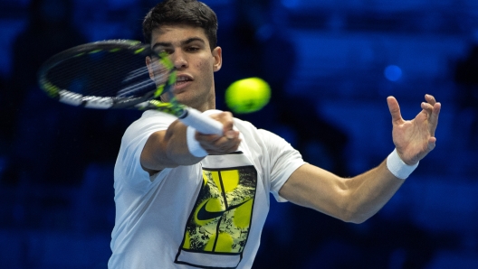 Foto Marco Alpozzi/LaPresse 10 Novembre 2023 Torino - Italia -  Sport - Tennis Nitto ATP Finals - Practice Djokovic Vs Alcaraz Nella foto:  Carlos Alcaraz (Spain)    November 10, 2023 Turin - Italy -  Sport - Tennis Nitto ATP Finals - Practice Djokovic Vs Alcaraz In the pic:    Carlos Alcaraz (Spain)