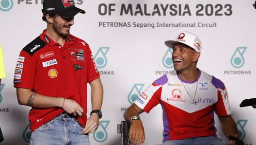 epa10965930 Spanish MotoGP rider Jorge Martin (R) of Prima Pramac Racing and  Italian MotoGP rider Francesco Bagnaia (L) of Ducati Lenovo Team react during a press conference ahead the Malaysia Motorcycling Grand Prix 2023 in Petronas Sepang International Circuit, Malaysia, 09 November 2023.  EPA/FAZRY ISMAIL