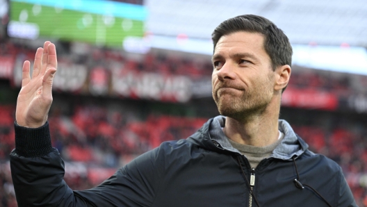 Bayer Leverkusen's Spanish coach Xabi Alonso waves at the start of the German first division Bundesliga football match Bayer 04 Leverkusen v 1 FC Union Berlin in Leverkusen, western Germany on November 12, 2023. (Photo by INA FASSBENDER / AFP) / DFL REGULATIONS PROHIBIT ANY USE OF PHOTOGRAPHS AS IMAGE SEQUENCES AND/OR QUASI-VIDEO