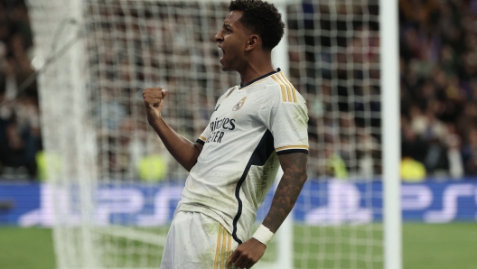 TOPSHOT - Real Madrid's Brazilian forward #11 Rodrygo celebrates scoring his team's fifth goal during the Spanish league football match between Real Madrid CF and Valencia CF at the Santiago Bernabeu stadium in Madrid on November 11, 2023. (Photo by Thomas COEX / AFP)