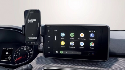 Come collegare lo smartphone Android alla Dacia Sandero utilizzando Android Auto