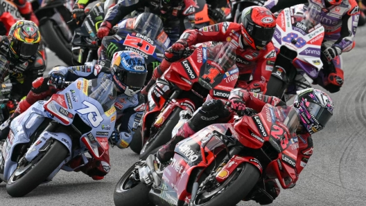 Ducati Lenovo Team's Italian rider Enea Bastianini (R) leads the race at the start of the MotoGP Malaysian Grand Prix at the Sepang International Circuit in Sepang on November 12, 2023. (Photo by MOHD RASFAN / AFP)