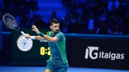 Il serbo Novak Djokovic in azione durante le Nitto ATP Finals 2023 presso il Pala Alpitour di Torino, 14 Novembre 2023.   ANSA/ALESSANDRO DI MARCO