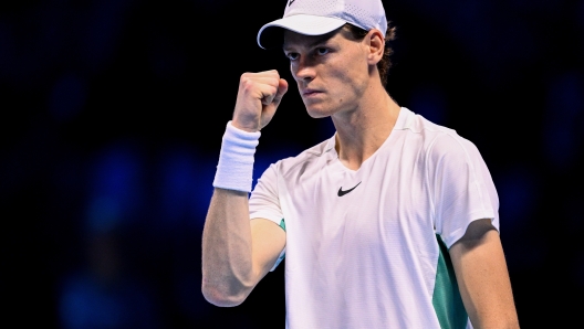 Foto Marco Alpozzi/LaPresse 14 Novembre 2023 Torino - Italia -  Sport - Tennis Nitto ATP Finals -  Novak DJOKOVIC (SRB) vs Jannik SINNER (ITA)Nella foto: Jannik Sinner (Italia) react November 14, 2023 Turin - Italy -  Sport - Tennis Nitto ATP Finals -   Novak DJOKOVIC (SRB) vs Jannik SINNER (ITA)In the pic: Jannik Sinner (Italia) react