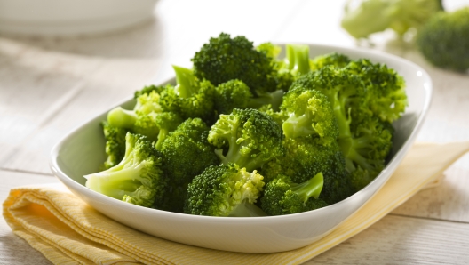 boiled broccoli in white bowl on table