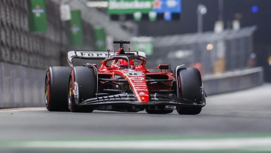 epa10982006 Monaco's Formula One driver Charles Leclerc of Scuderia Ferrari in action during the Qualifying session for the Formula 1 Las Vegas Grand Prix, in Las Vegas, Nevada, USA, 18 November 2023. The Formula 1 Las Vegas Grand Prix is held at the Las Vegas Strip Circuit on 18 November 2023.  EPA/ETIENNE LAURENT