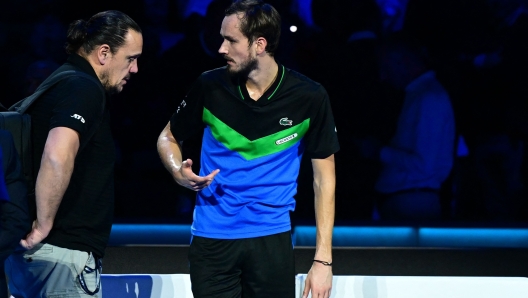 Russia's Daniil Medvedev asks for medical treatment during the semi-final match against Italy's Jannik Sinner at the ATP Finals tennis tournament in Turin on November 18, 2023. (Photo by Tiziana FABI / AFP)