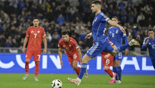 Foto Fabrizio Corradetti/LaPresse 17 Novembre 2023 - Roma, Italia - sport, calcio - Italia vs Macedonia del Nord - qualificazione Europei 2024 - Stadio Olimpico di Roma.  Nella foto: Jorginho (Italia)   Foto Fabrizio Corradetti/LaPresse November 17, 2023 Rome, Italy - sport, soccer - Italia vs Macedonia del Nord - European qualification 2024 - Olimpic Stadium in Rome. In the pic: Jorginho (Italia)