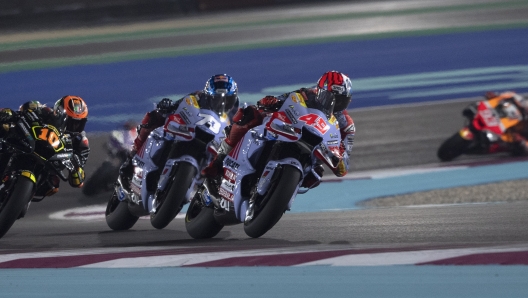 DOHA, QATAR - NOVEMBER 19: Fabio Di Giannantonio of Italy and Gresini Racing MotoGP leads the field during the MotoGP race during the MotoGP of Qatar - Race at Losail Circuit on November 19, 2023 in Doha, Qatar. (Photo by Mirco Lazzari gp/Getty Images)