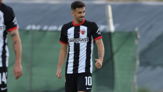 Foto Fabio Urbini/LaPresse 28 Ottobre 2023 Ascoli, Italia - sport, calcio - Ascoli vs Parma - Campionato di calcio Serie BKT 2023/2024 - Stadio Cino e Lillo Del Duca. Nella foto: Fabrizio Caligara Ascoli festaggia il gol  October 28, 2023 Ascoli, Italy - sport, soccer - Ascoli vs Parma - Italian Football Championship League BKT 2023/2024 - Cino e Lillo Del Duca stadium.  In the pic: Fabrizio Caligara Ascoli celebrates goal