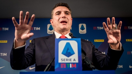 L'ad della Lega, Luigi De Siervo, durante la conferenza stampa di spiegazione dell'audio pubblicato da Repubblica in cui dice di aver chiesto di silenziare i microfoni delle Curve, Milano, 03 dicembre 2019. ANSA/FOTOGRAMMA/CARLO COZZOLI