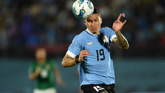 Uruguay's forward Darwin Nunez heads the ball during the 2026 FIFA World Cup South American qualification football match between Uruguay and Bolivia at the Centenario Stadium in Montevideo on November 21, 2023. (Photo by DANTE FERNANDEZ / AFP)