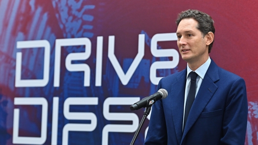 John Elkann presidente Stellantis durante l'anteprima stampa della mostra multimediale Drive Different.DallAusterity alla mobilità del futuro presso museo Mauto di Torino, 23 novembre 2023. ANSA/ALESSANDRO DI MARCO