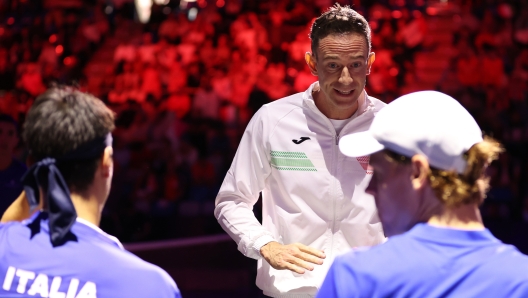 MALAGA, SPAIN - NOVEMBER 23: Filippo Volandri speaks to Jannik Sinner and Lorenzo Sonego of Italy during the Quarter-Final doubles match against The Netherlands in the Davis Cup Final at Palacio de Deportes Jose Maria Martin Carpena on November 23, 2023 in Malaga, Spain. (Photo by Clive Brunskill/Getty Images for ITF)