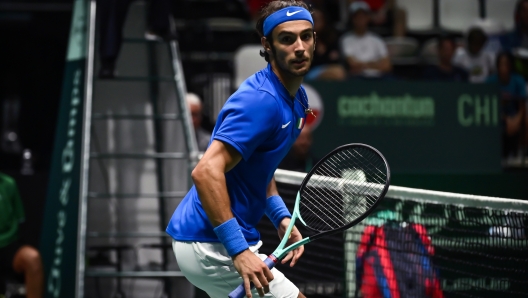 Foto Massimo Paolone/LaPresse 14 Settembre 2023 - Bologna, Italia - sport, tennis - Italia vs Cile - Lorenzo Sonego/Lorenzo Musetti (ITA) v Tomas Barrios Vera/Alejandro Tabilo (CHI) - Coppa Davis 2023 - Unipol Arena. Nella foto: Lorenzo Musetti osserva   September 14, 2023 Bologna, Italy - sport, tennis - Italy vs Chile - Lorenzo Sonego/Lorenzo Musetti (ITA) v Tomas Barrios Vera/Alejandro Tabilo (CHI) - Davis Cup 2023 - Unipol Arena. In the pic: Lorenzo Musetti looks on