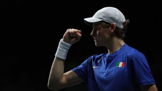 Italy's Jannik Sinner reacts against Serbia's Novak Djokovic during the second men's singles semifinal tennis match between Italy and Serbia of the Davis Cup tennis tournament at the Martin Carpena sportshall, in Malaga on November 25, 2023. (Photo by LLUIS GENE / AFP)