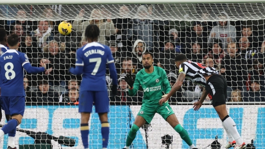 NEWCASTLE UPON TYNE, ENGLAND - NOVEMBER 25: Robert Sanchez of Chelsea looks for the ball during the Premier League match between Newcastle United and Chelsea FC at St. James Park on November 25, 2023 in Newcastle upon Tyne, England. (Photo by Ian MacNicol/Getty Images)