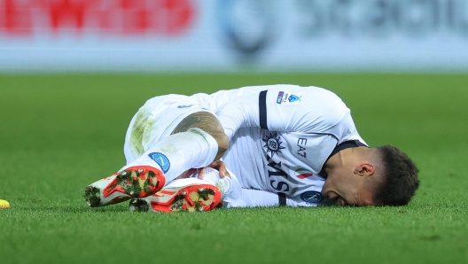 Napoli's Mathias Olivera injurie during the Italian Serie A soccer match Atalanta BC vs SSC Napoli at Gewiss Stadium in Bergamo, Italy, 25 November 2023. ANSA/MICHELE MARAVIGLIA