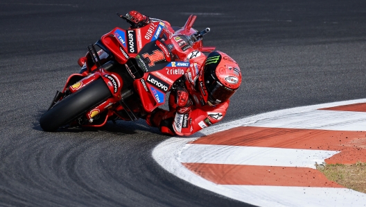 TOPSHOT - Ducati Italian rider Francesco Bagnaia competes in the MotoGP Valencia Grand Prix at the Ricardo Tormo racetrack in Cheste, on November 26, 2023. (Photo by JOSE JORDAN / AFP)