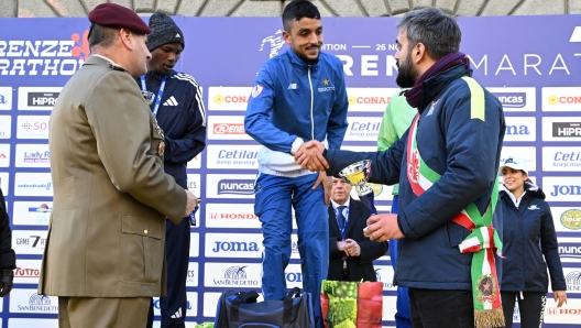 Dopo 20 anni l'Italia torna a vincere la Firenze Marathon, sul gradino più alto del podio della 39/a edizione il tricolore nazionale sventola grazie all'azzurro Said El Otmani con un tempo di 2h12'39". Dietro all'atleta dell'Esercito Italiano, piazza d'onore in 2h13'50" per il keniano Edward Kipleting; mentre completa il podio l'altro keniano Hillry Biwott Chemweno in 2h15'05". ANSA/ COMUNE FIRENZE ++HO - NO SALES EDITORIAL USE ONLY++