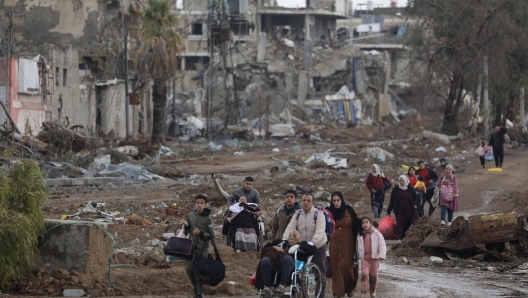 epa10997973 Palestinians make thier way from the northern Gaza Strip to the southern Gaza Strip along Salah Al Din road, Gaza Strip, 27 November 2023. After Israel and Hamas agreed to a four-day ceasefire, mediated by Qatar, the US, and Egypt, that came into effect at 05:00 AM GMT on 24 November, some Palestinians who were still in central Gaza moved towards the south while others already displaced in the south went back to the northern part to check on relatives they had left behind and on their homes to collect salvageable belongings. As part of the ceasefire, the agreement included that 50 Israeli hostages, women and children, are to be released by Hamas. 150 Palestinian women and children that were detained in Israeli prisons are to be released in exchange. More than 14,000 Palestinians and at least 1,200 Israelis have been killed, according to the Gaza Government media office and the Israel Defense Forces (IDF), since Hamas militants launched an attack against Israel from the Gaza Strip on 07 October, and the Israeli operations in Gaza and the West Bank which followed it.  EPA/MOHAMMED SABER