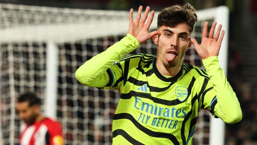 TOPSHOT - Arsenal's German midfielder #29 Kai Havertz celebrates after scoring his team first goal during the English Premier League football match between Brentford and Arsenal at the Gtech Community Stadium in London on November 25, 2023. (Photo by Adrian DENNIS / AFP) / RESTRICTED TO EDITORIAL USE. No use with unauthorized audio, video, data, fixture lists, club/league logos or 'live' services. Online in-match use limited to 120 images. An additional 40 images may be used in extra time. No video emulation. Social media in-match use limited to 120 images. An additional 40 images may be used in extra time. No use in betting publications, games or single club/league/player publications. /